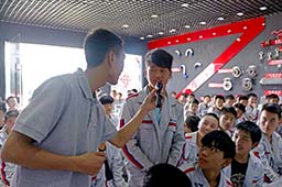 同學們有什么問題也第一時間與他交流