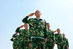 敬個(gè)軍禮送給祖國和萬通