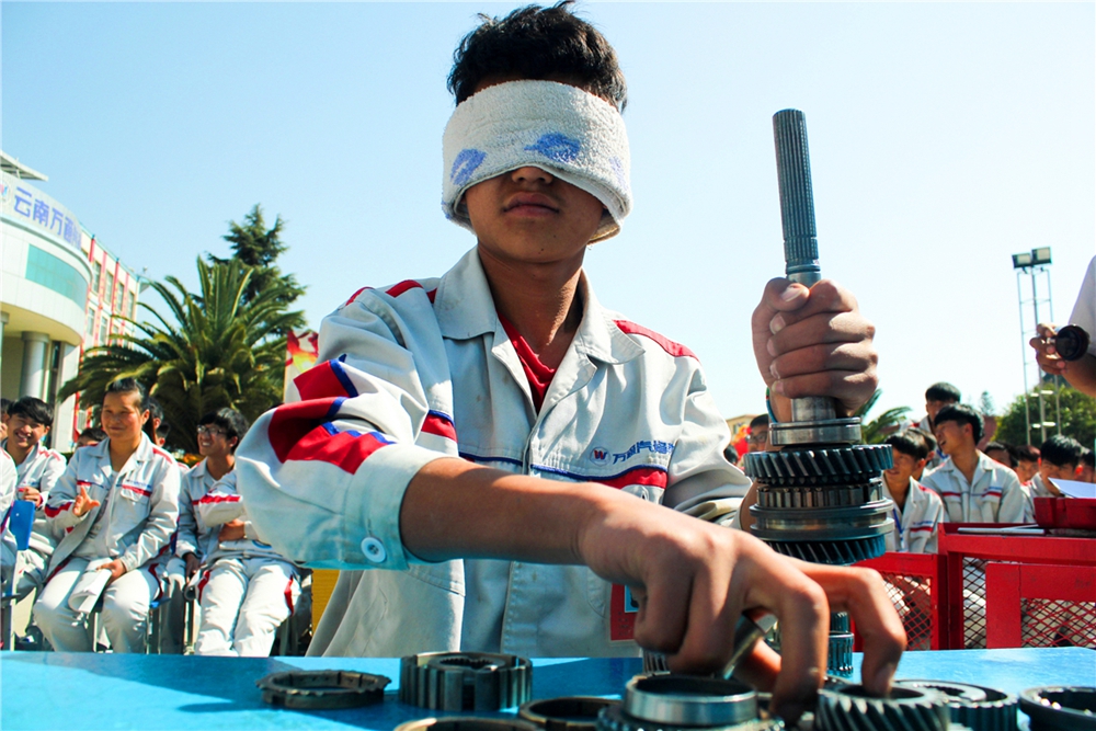 蒙眼組裝，有技術(shù)就是任性