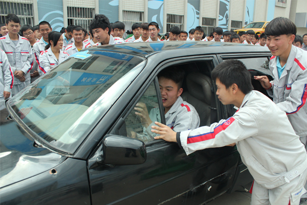云南萬通學子在體驗中學習.jpg