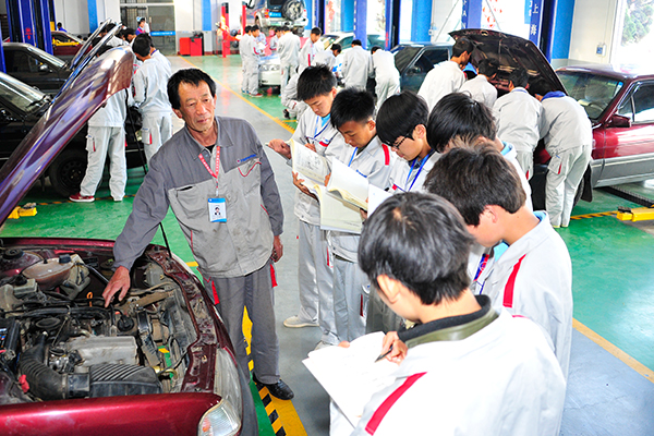 云南萬(wàn)通的實(shí)訓(xùn)車間.jpg