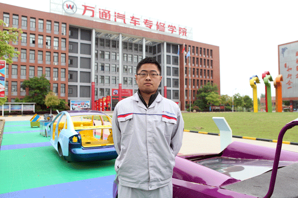 萬通學(xué)子王旭東.gif