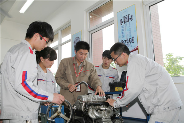 汽車(chē)維修行業(yè)的發(fā)展前景-云南萬(wàn)通汽修學(xué)校