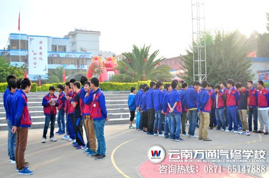 用行動詮釋“明德精技，知行合一”的校訓