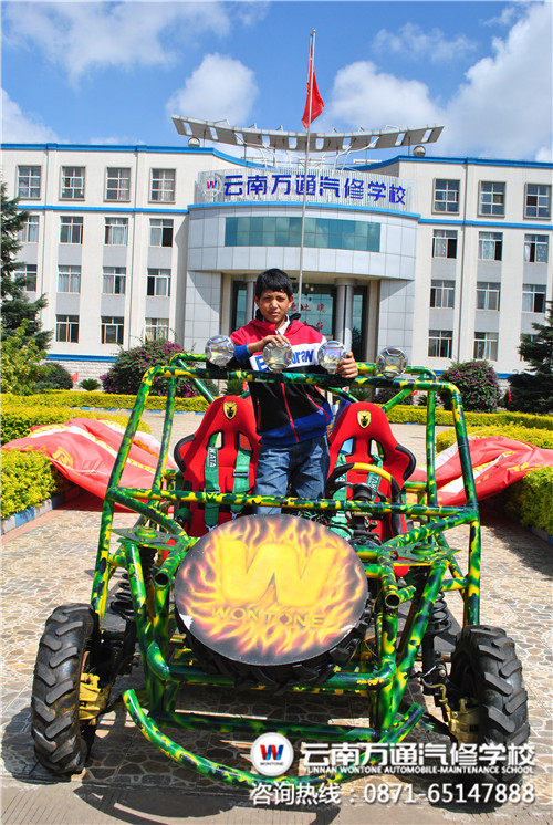 孩子非常喜歡云南萬通的“夢想之車”