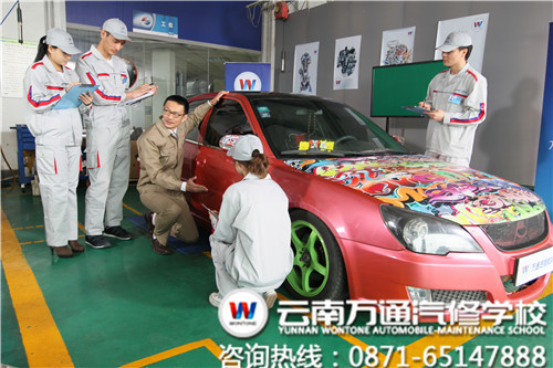 萬通學子正在上實訓課
