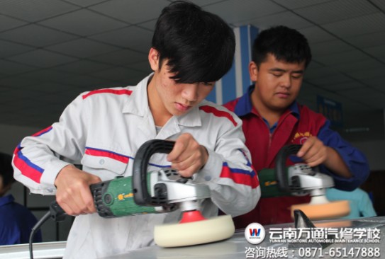 專注于汽車拋光的云南萬通學子