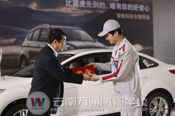 萬通學子與企業簽訂就業合同