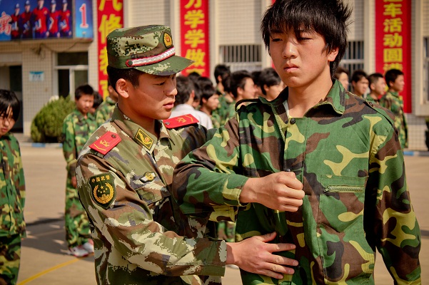 去年新生正在進行軍訓