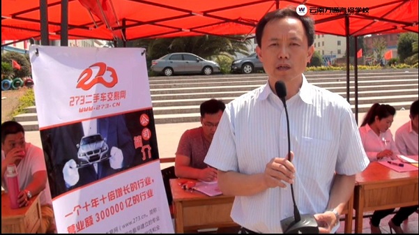 來校招聘企業(yè)正接受記者的采訪