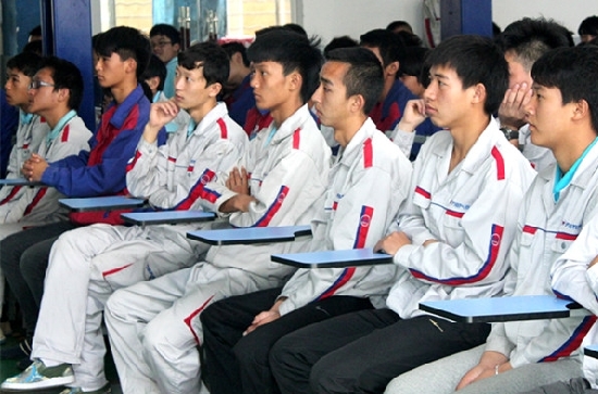 　認真聽就業講座的同學們.jpg