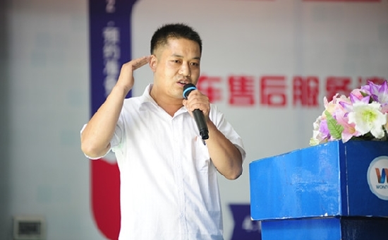 　跟同學們進行技術交流.jpg