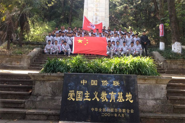 感恩先烈，幸福不忘“挖井人”