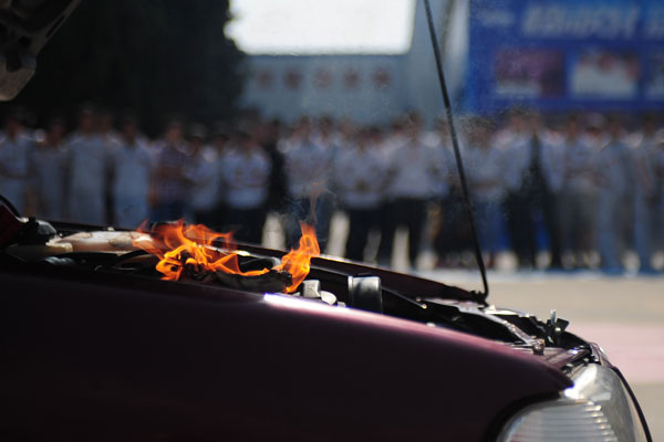 云南萬通體驗式教學現場模擬車輛燃火.jpg