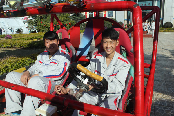 云南萬通汽修學校改裝車——鋼管車.jpg