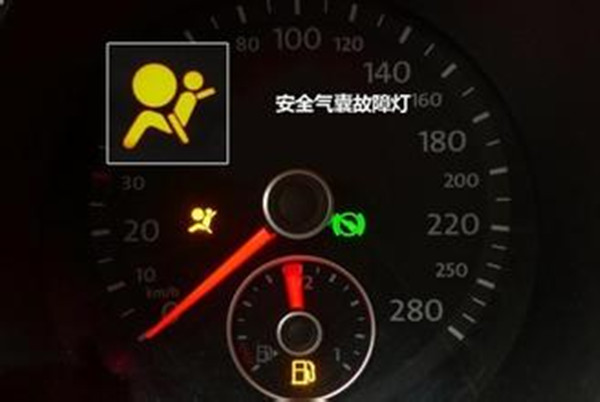 安全氣囊故障燈怎么亮了？_副本.jpg