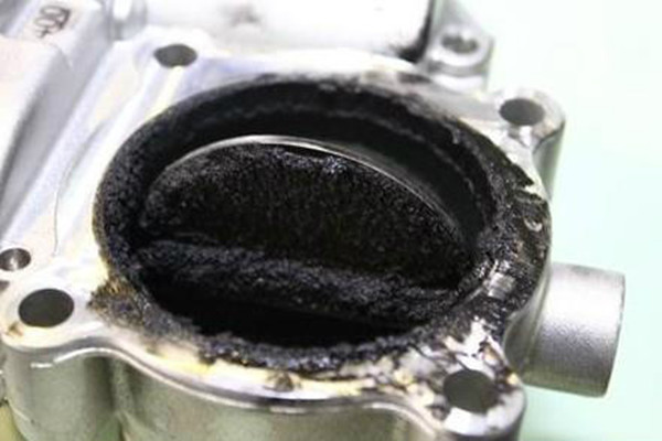 清洗發動機積碳一定要拆下來嗎？