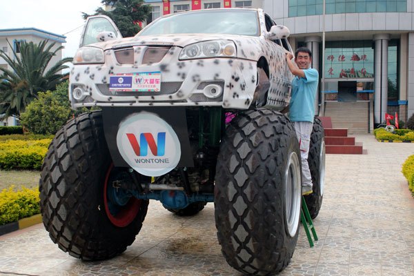 云南萬(wàn)通汽修學(xué)校——大腳車.jpg