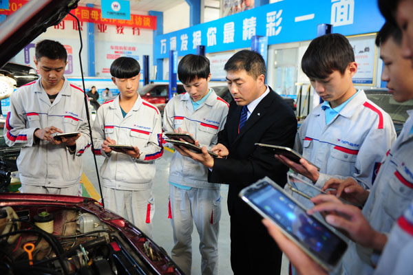 努力成長為汽車醫生的萬通學子.jpg