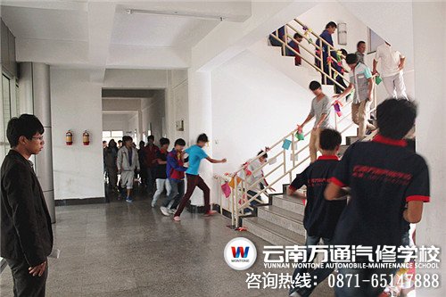 小伙伴們快快跑 緊急逃生開始啦