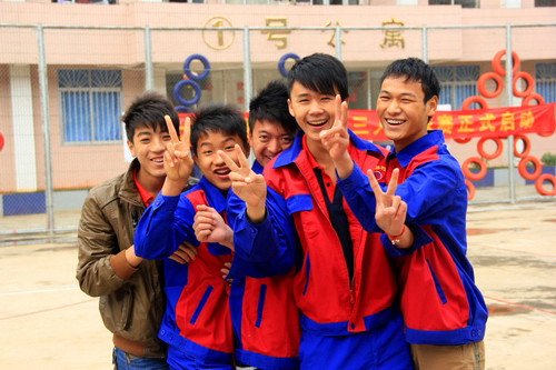 云南萬通學子快樂學習，快樂成長
