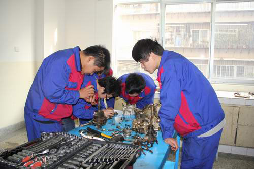 萬通學(xué)子正在研究解決方法