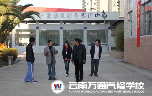 家長(zhǎng)參觀云南萬(wàn)通汽修學(xué)校（一）