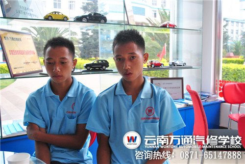 姜杰、姜春兩兄弟正在接受采訪