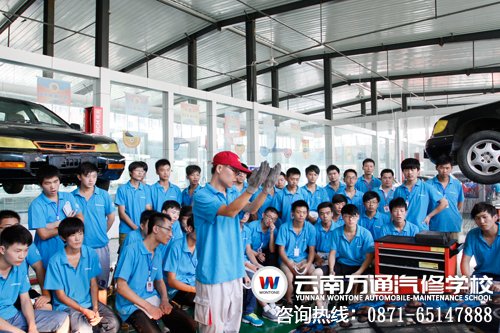 圖三：以大賽標準為標準 鄭州萬通學子在加強汽車維修標準化流程