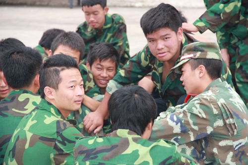萬通軍訓：痛并快樂著