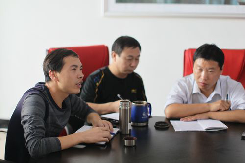 參賽教師在研討壞上分享經(jīng)驗(yàn)