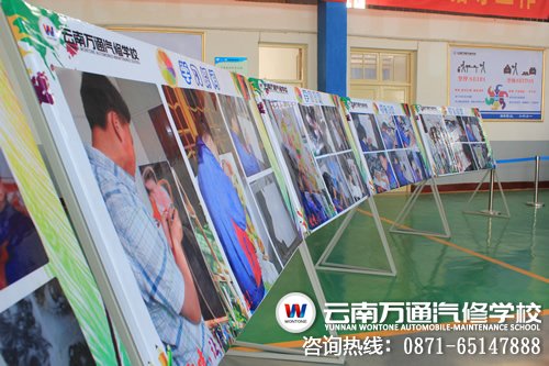 靜態(tài)展覽板展出每一制作階段的過程