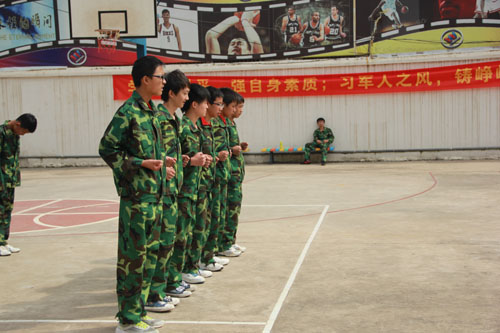 動作一致，聽從口令