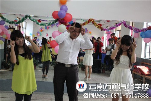 師生同樂，一起賣賣萌