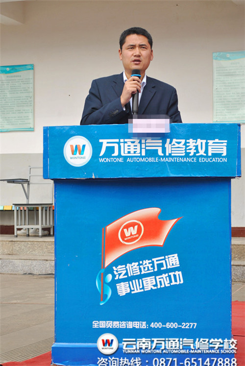 儀式上，馬校長發表重要講話_副本.jpg