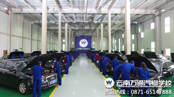 云南萬通汽修學校引進先進的的實訓設備.jpg