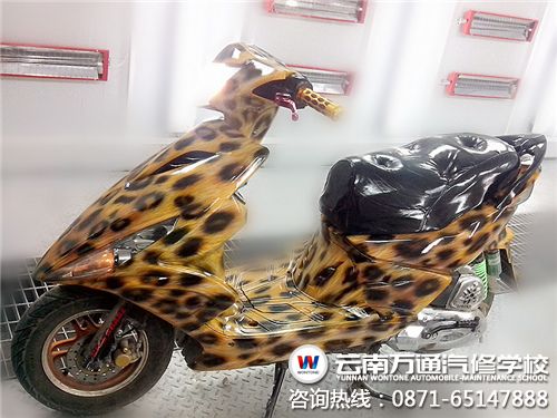 經過彩繪后的摩托車 煥然一新.jpg