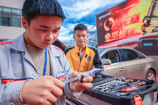 在認真實操的同學.jpg