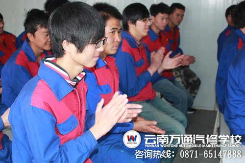 云南萬通汽修-座談會(huì)上，現(xiàn)場(chǎng)氣氛熱烈