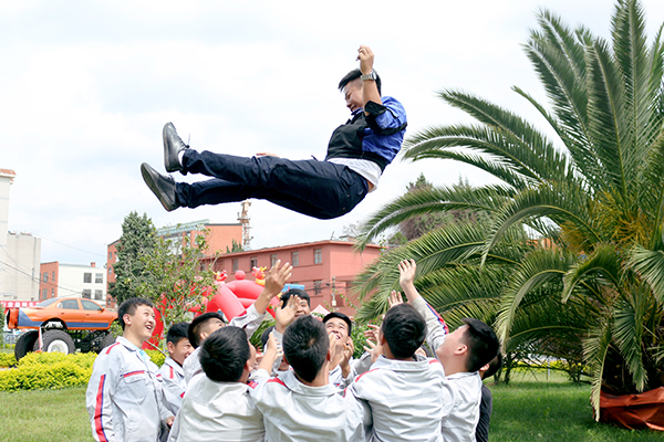老師和小火把可是亦師亦友.jpg