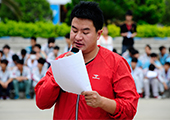 本次比賽的主持人黃健老師向我們公布活動項目