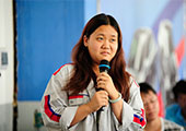 商務(wù)班的女生也舉手問(wèn)道：進(jìn)入企業(yè)后商務(wù)的重要性