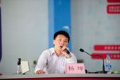 就業(yè)指導(dǎo)中心的楊老師向同學(xué)們總結(jié)了此次講座的重點，讓同學(xué)們在此次講座獲得更多就業(yè)知識。