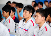 圖為現(xiàn)場同學(xué)們正認(rèn)真聽就業(yè)講座
