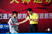 闞大師與云南萬通學(xué)子近距離接觸，感受汽修大師的一份正能量