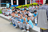 同學(xué)們的吶喊歡呼聲