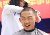 后來(lái)者居上。