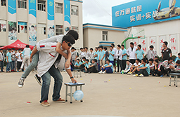 團隊合作，是勝利的條件之一。