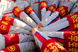 因?yàn)閳F(tuán)結(jié)，我們無(wú)堅(jiān)不摧