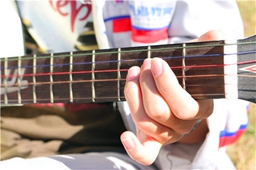 除了汽修，還有音樂(lè)相伴